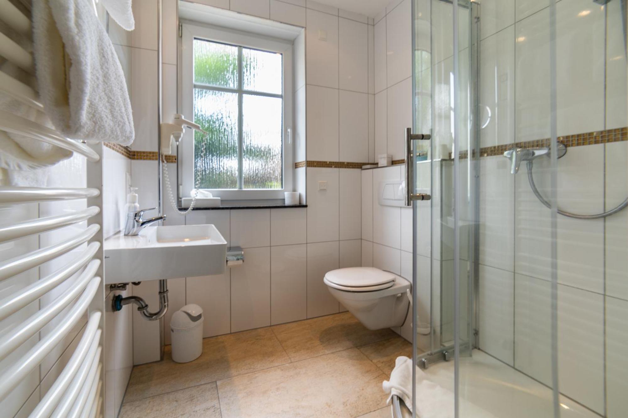 Hotel Hennies Isernhagen Dış mekan fotoğraf