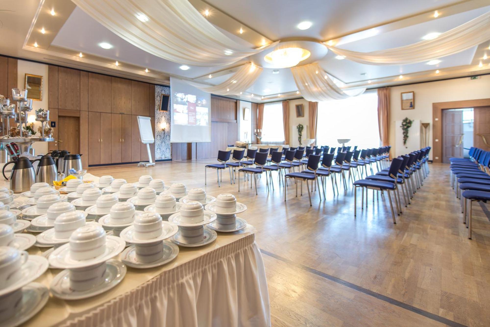 Hotel Hennies Isernhagen Dış mekan fotoğraf